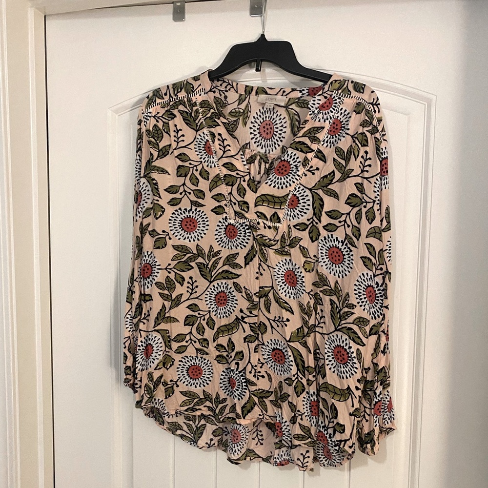 Loft Outlet Size XL Light Pink Floral 3/4 Sleeve Top. EUC